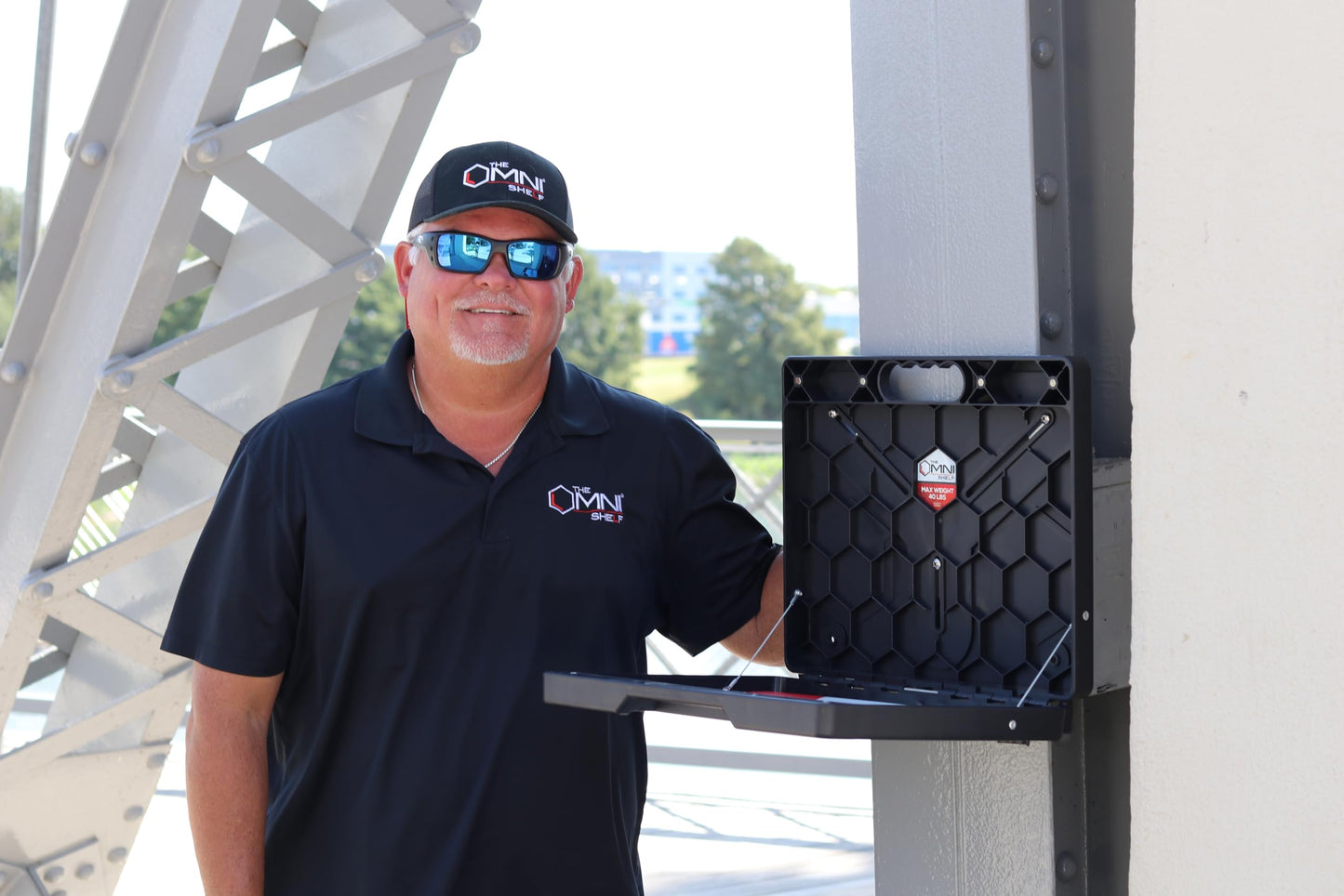 The OmniShelf Magnetischer tragbarer Arbeitsplatz + Werkzeugkasten, Computer- und Laptopständer, Utility-Regal mit 18 kg Kapazität, lässt sich an HVAC, LKWs und mehr befestigen (5 Stück)