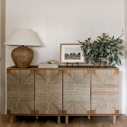 NATHAN JAMES Beacon Accent Sideboard, Aufbewahrungsschrank aus hellem Holz, mit Verstellbarer Innenablage und Seegras-Türen, für Flur, Eingangsbereich oder Esszimmer, Hellbraun